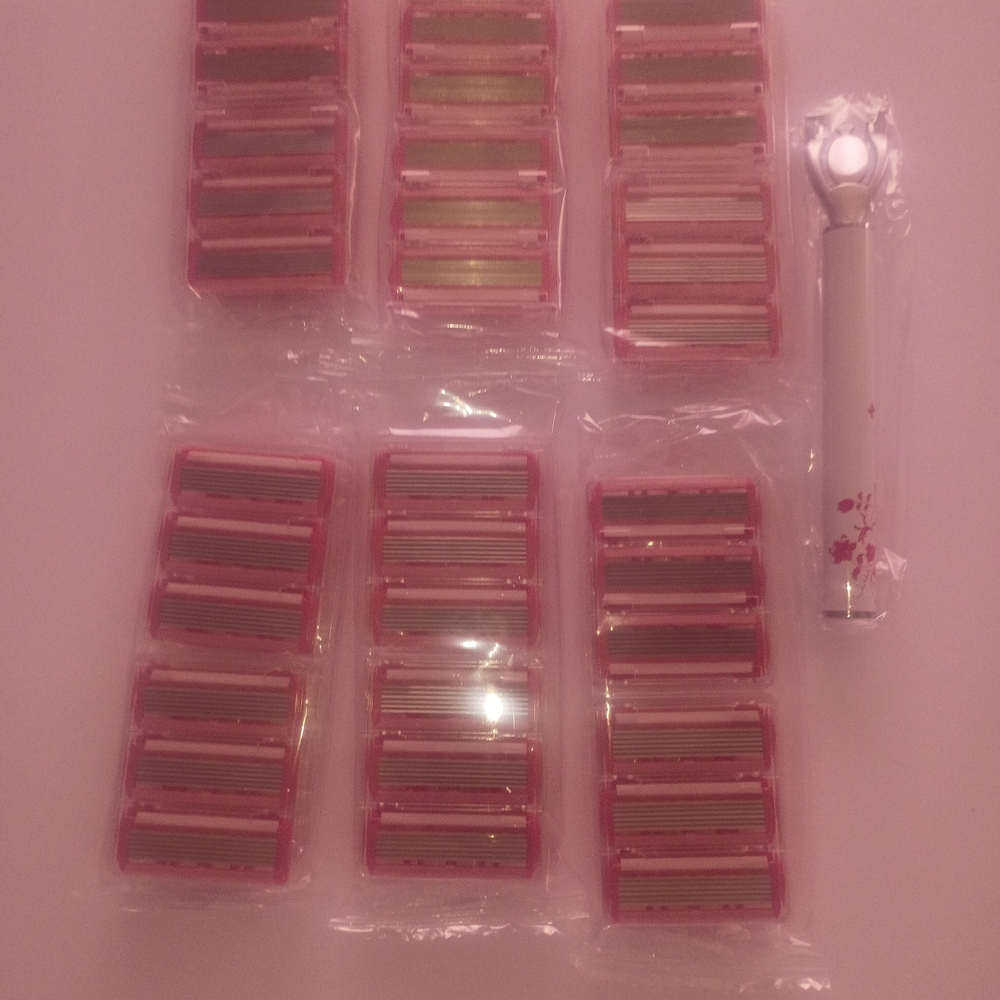Red Razors With handle - Picture 5 of 5